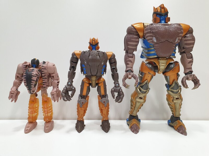 Transformers Kingdom Voyager Class Dinobot  (10 of 12)